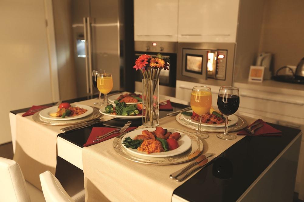 Hotel Radisson Residences Avrupa Tem Istambul